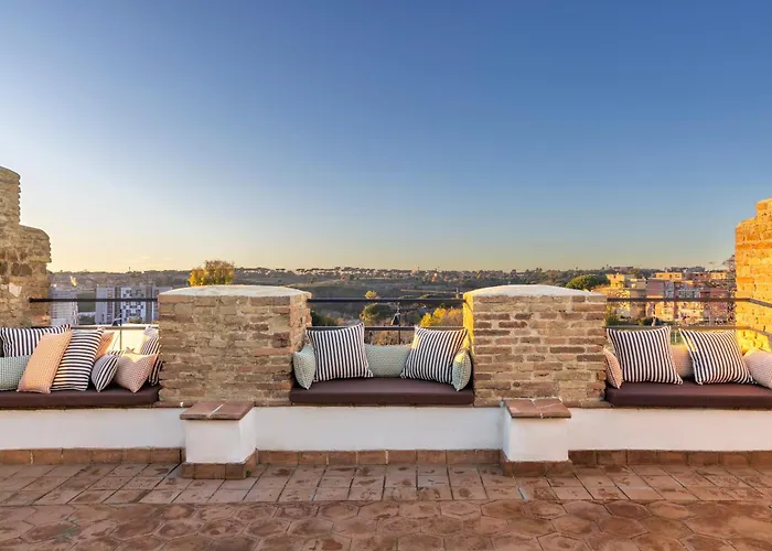 La Torre Della Luna Private Pool & Vatican View Apartment *